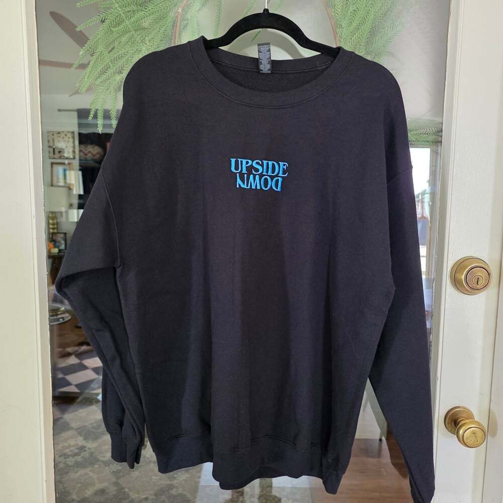 Gildan Upside Down Embroidered Sweatshirt Black Mens size Large